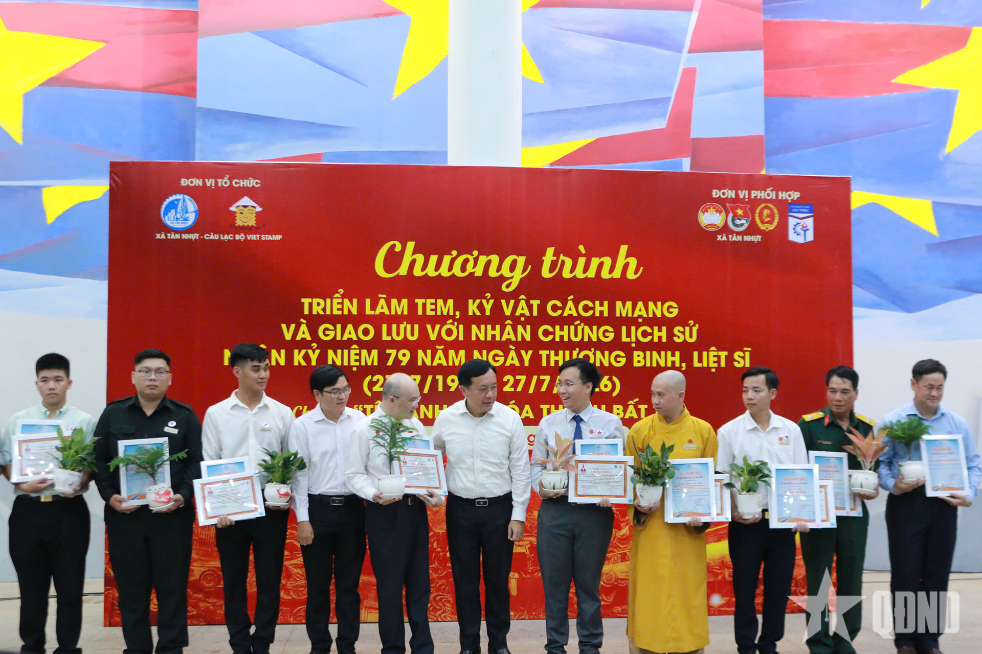 Triển lãm tem và kỷ vật cách mạng nhân dịp kỷ niệm Ngày Thương binh - Liệt sĩ